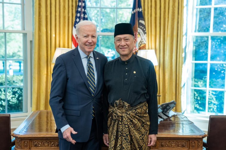 Nazri jumpa Biden, serah watikah lantikan duta AS 1 20230519 091701