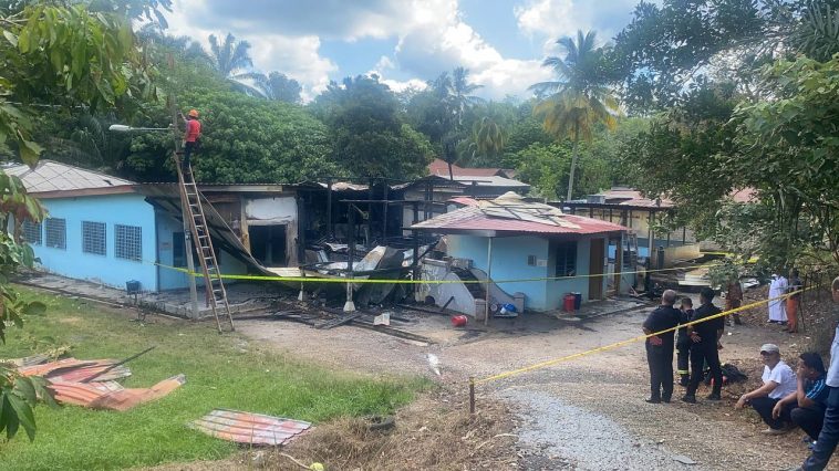 Madrasah tahfiz terbakar, dua anggota bomba dikejarkan ke hospital 1 IMG 20230710 WA0069
