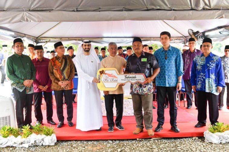 Agong perkenan serah kunci rumah Ru'RASA dengan kerjasama UAE di Temerloh 1 2f30dfc9 2d10 4bc4 ae12 9114f5e133a2